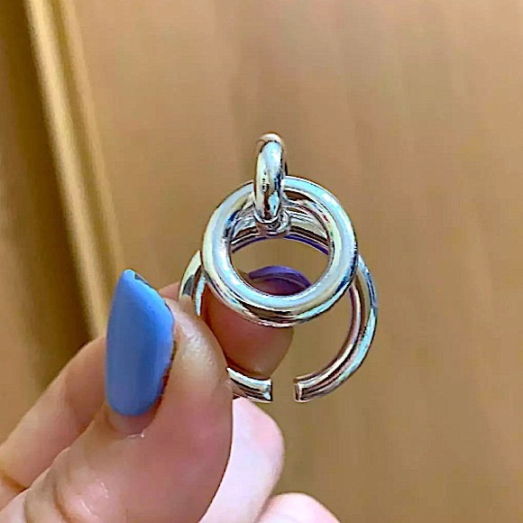 STERLING SILVER INTERLOCKING CIRCLE CHARM MINIMALIST RING - Picture 3 of 7